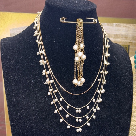 Chic Gold and Pearl Layered Necklace Set - Picture 5 of 5